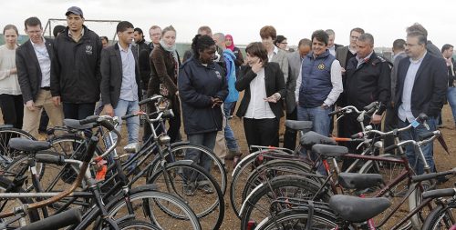 Netherlands donates bikes to refugees
